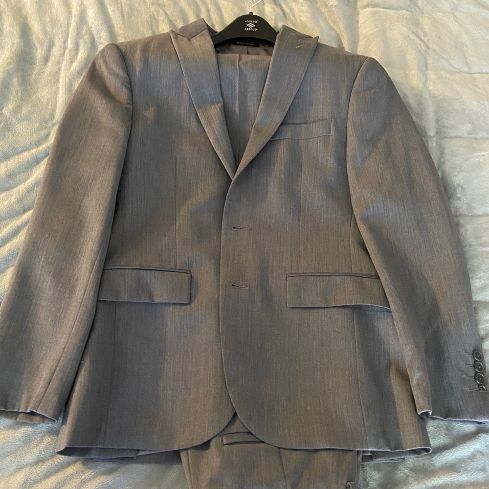 SUIT:  Jacket: 32/33 Regular. Slim Fit. Pants: 30
